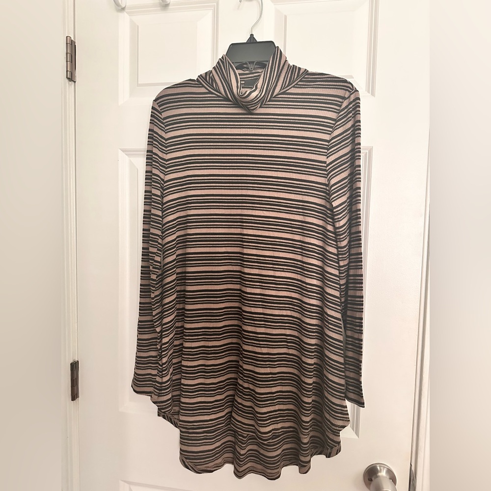 Striped Long-Sleeve Turtleneck Dress Top in Tan and Black